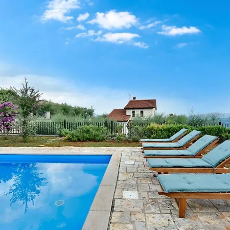 By Istarski Dvori Villa